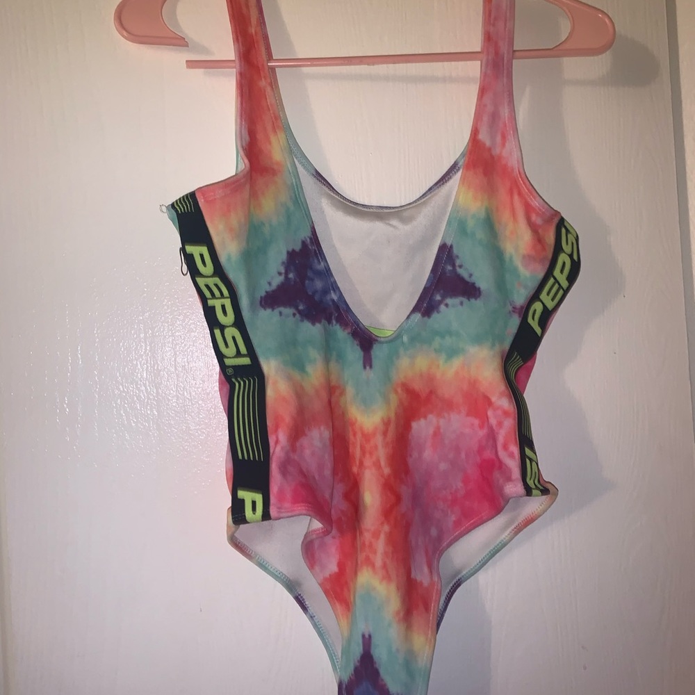 Bodysuits - Picture 2 of 6